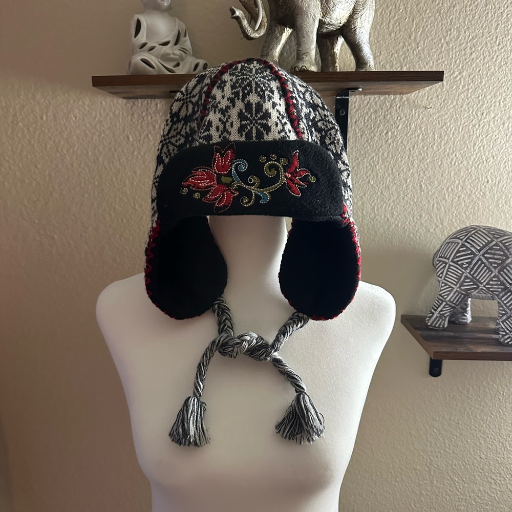 Embroidered Black and Gray Women's Winter Hat